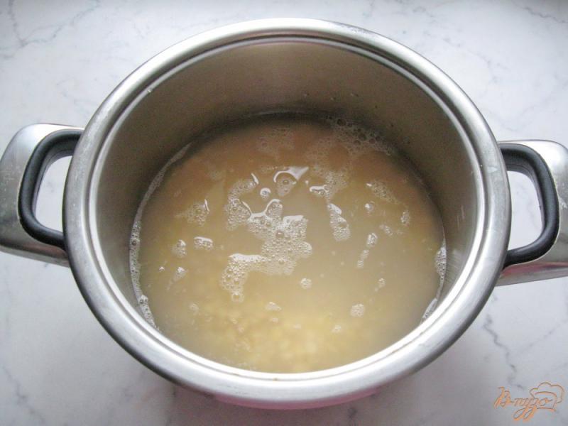 Фото приготовление рецепта: Вегетарианский гороховый суп с томатом. шаг №2