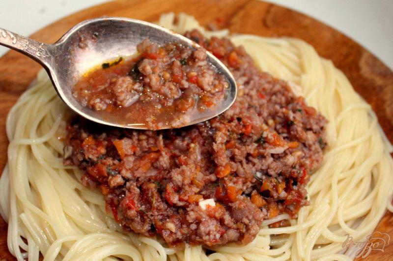 Фото приготовление рецепта: Спагетти болоньезе шаг №10