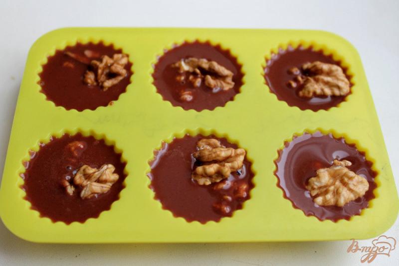 Фото приготовление рецепта: Шоколадный мармелад с орехами и курагой шаг №5