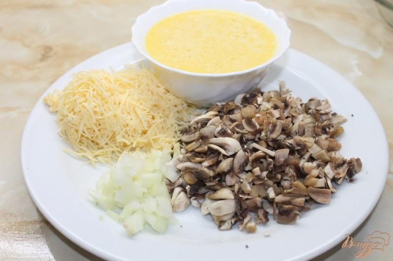 Фото приготовление рецепта: Блинчики с грибами под сырным соусом шаг №2