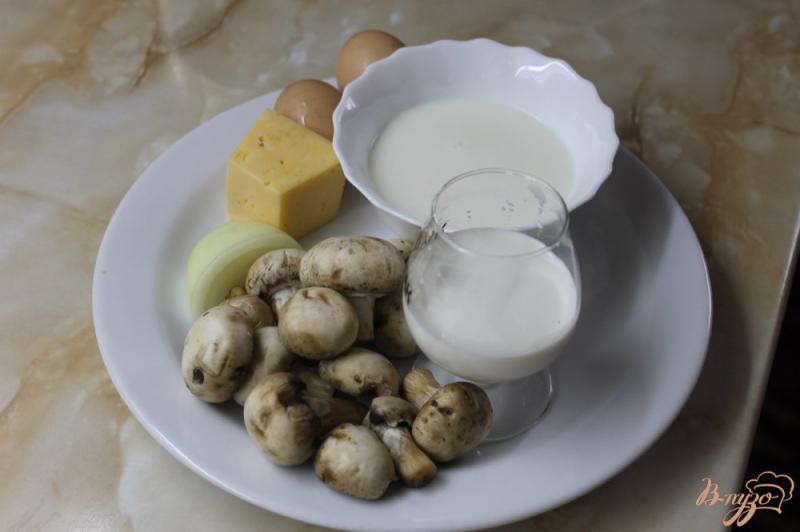 Фото приготовление рецепта: Блинчики с грибами под сырным соусом шаг №1
