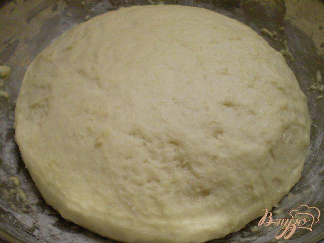 Фото приготовление рецепта: Пирог дрожжевой с яблоками шаг №4