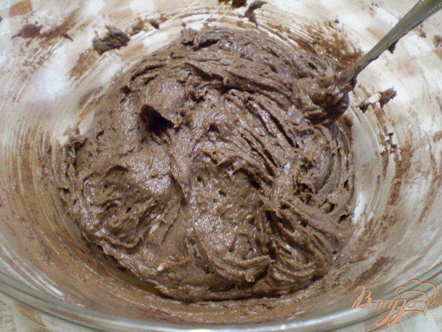 Фото приготовление рецепта: Пирог шоколадный с клубнично-шелковичным вареньем шаг №5
