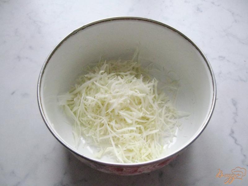 Фото приготовление рецепта: Салат  с огурцами и свежей капустой шаг №1