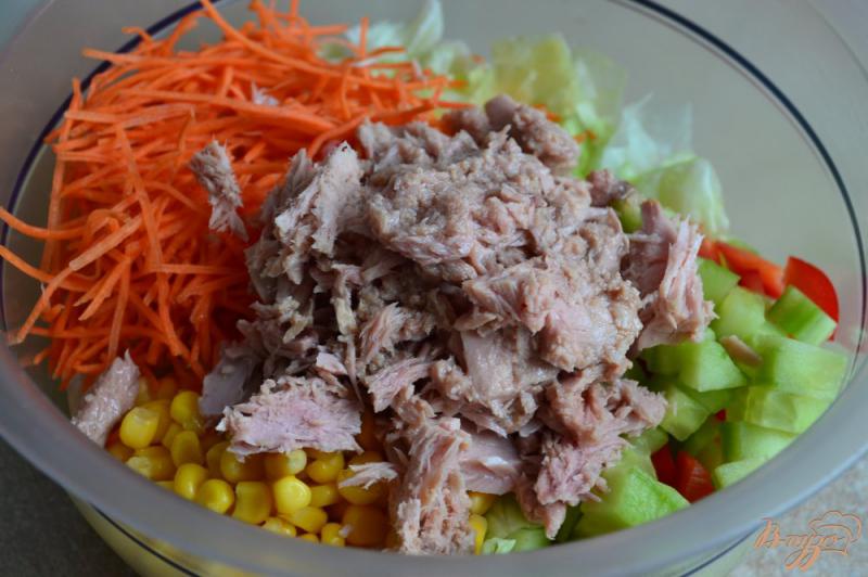 Фото приготовление рецепта: Овощной салат с рыбными консервами шаг №3