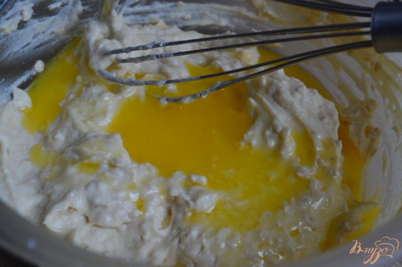 Фото приготовление рецепта: Сырники-оладьи  с кусочками персика шаг №4