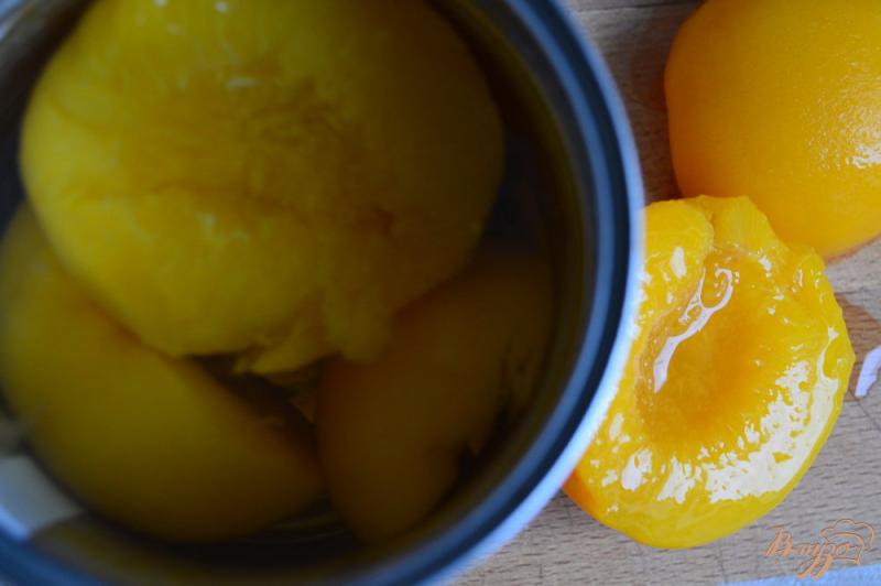 Фото приготовление рецепта: Сырники-оладьи  с кусочками персика шаг №5