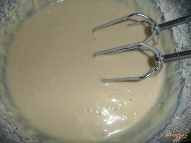 Фото приготовление рецепта: Закусночный кекс с грибами шаг №5