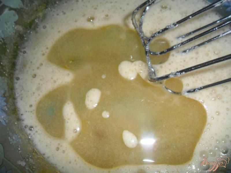Фото приготовление рецепта: Закусночный кекс с грибами шаг №4