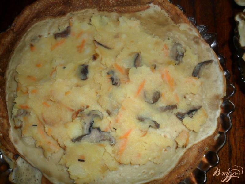 Фото приготовление рецепта: Блинчики с картофелем и грибами шаг №7