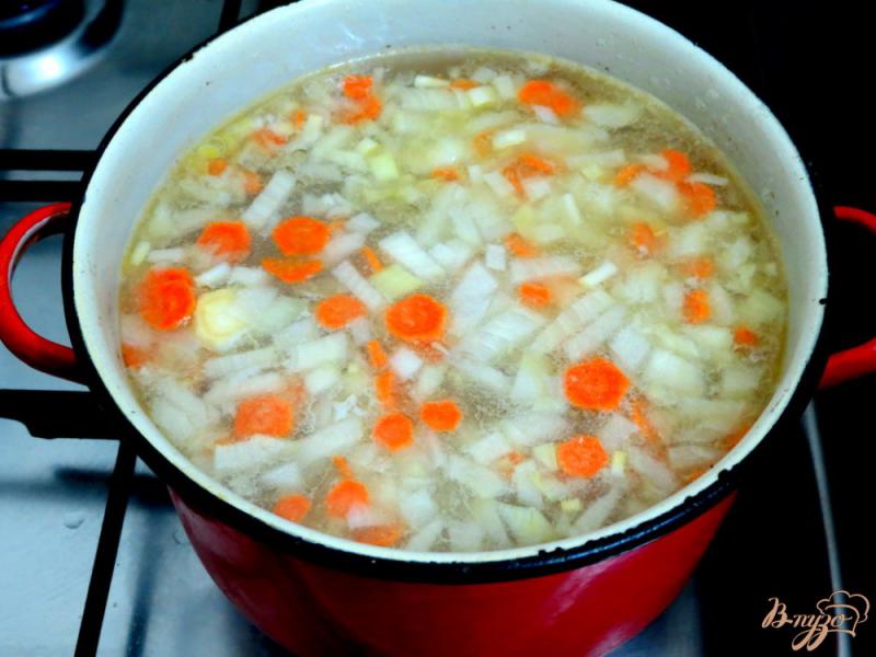 Фото приготовление рецепта: Суп с фрикадельками курино - сырными шаг №6