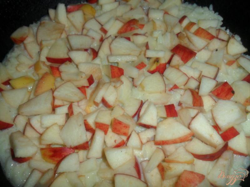 Фото приготовление рецепта: Рисовая запеканка с яблоками шаг №5