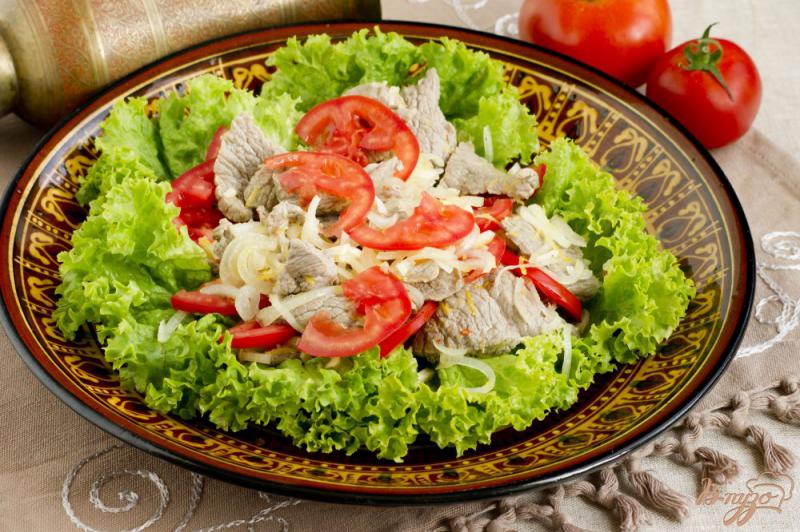 Фото приготовление рецепта: Мясной салат с помидорами шаг №6
