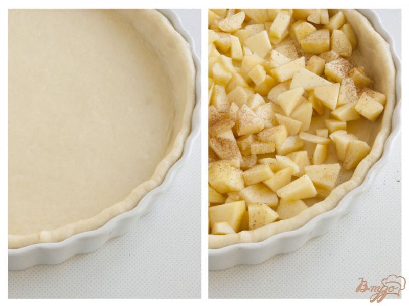 Фото приготовление рецепта: Пирог из дрожжевого теста с кусочками яблок шаг №8