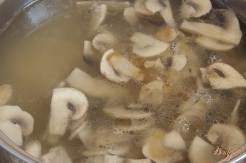 Фото приготовление рецепта: Ароматный суп с чесночком шаг №4