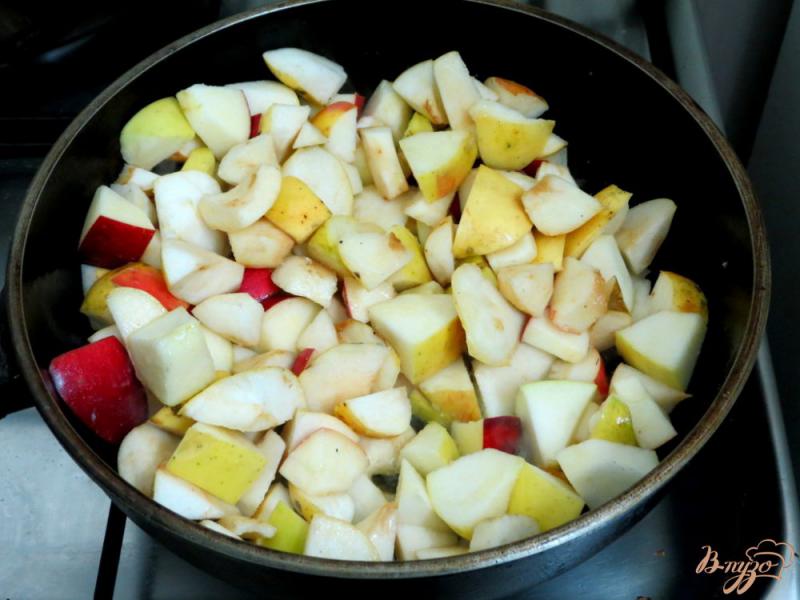 Фото приготовление рецепта: Хлебный пудинг с яблоками шаг №7