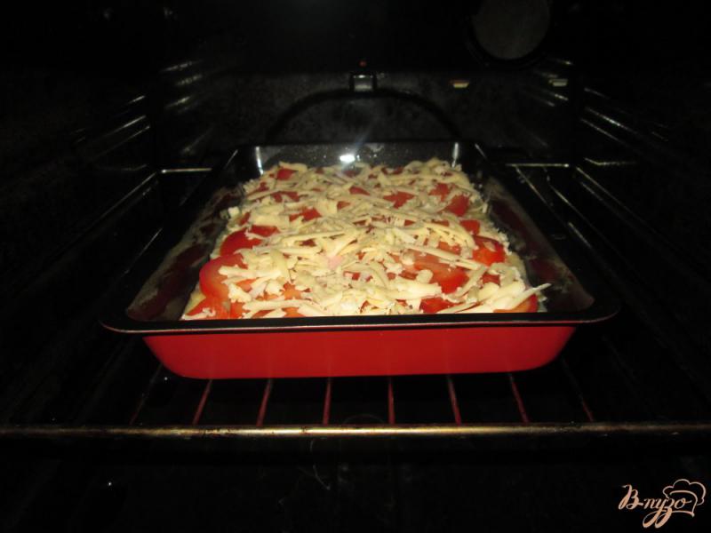 Фото приготовление рецепта: Запеканка с картофелем, сосисками и помидорами шаг №9