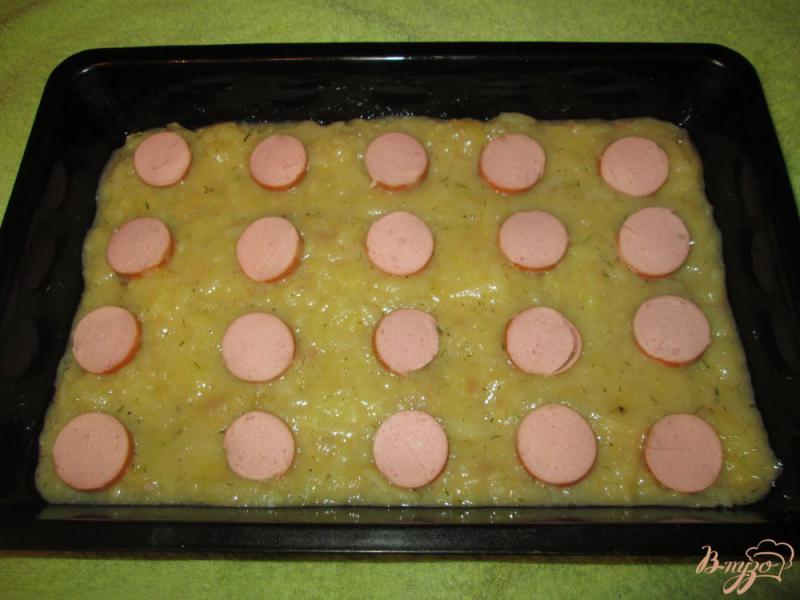 Фото приготовление рецепта: Запеканка с картофелем, сосисками и помидорами шаг №5