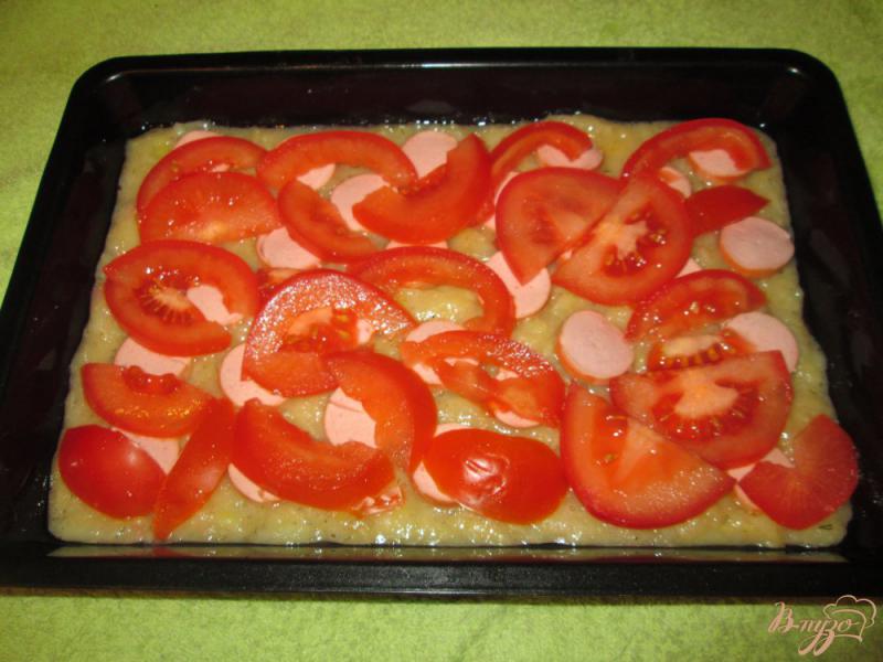 Фото приготовление рецепта: Запеканка с картофелем, сосисками и помидорами шаг №7