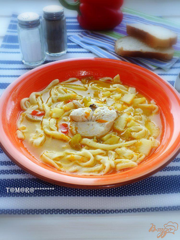 Фото приготовление рецепта: Куриный суп с домашней лапшой шаг №11