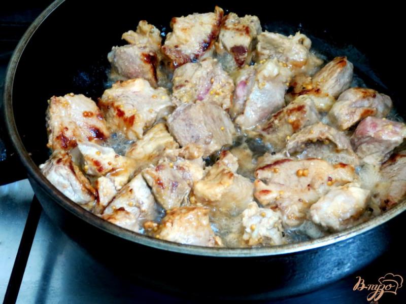 Фото приготовление рецепта: Свинина в остром пряном соусе шаг №4