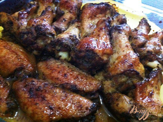 Фото приготовление рецепта: Куриные крылья в медово-соевом маринаде шаг №7