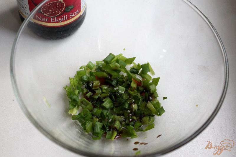 Фото приготовление рецепта: Мясной салат с гранатовыми зернами шаг №1