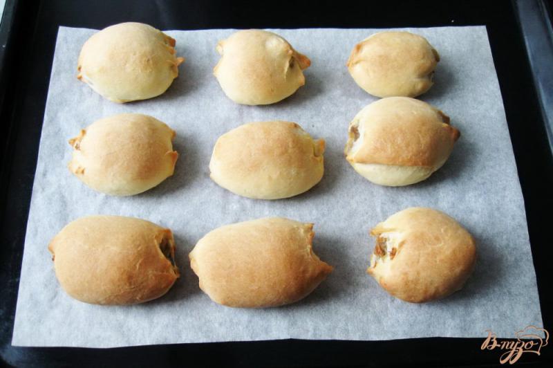 Фото приготовление рецепта: Пирожки кнышики с отварным мясом шаг №17