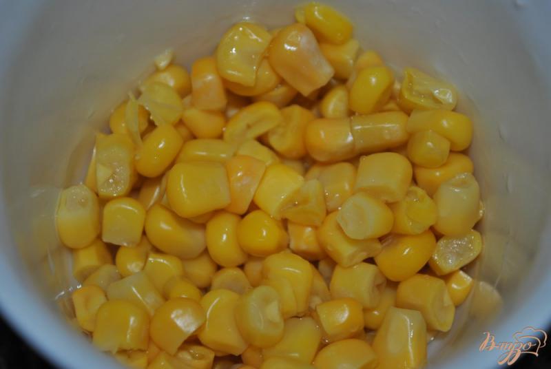 Фото приготовление рецепта: Салат-микс с кукурузой и пророщенной чечевицей шаг №5