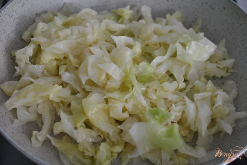 Фото приготовление рецепта: Овощной гарнир с брюссельской капустой шаг №4