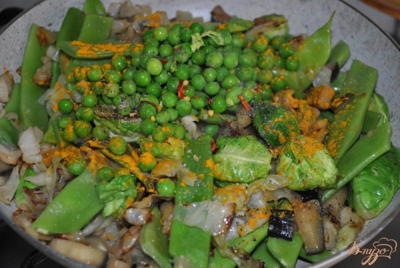Фото приготовление рецепта: Овощной гарнир с брюссельской капустой шаг №9