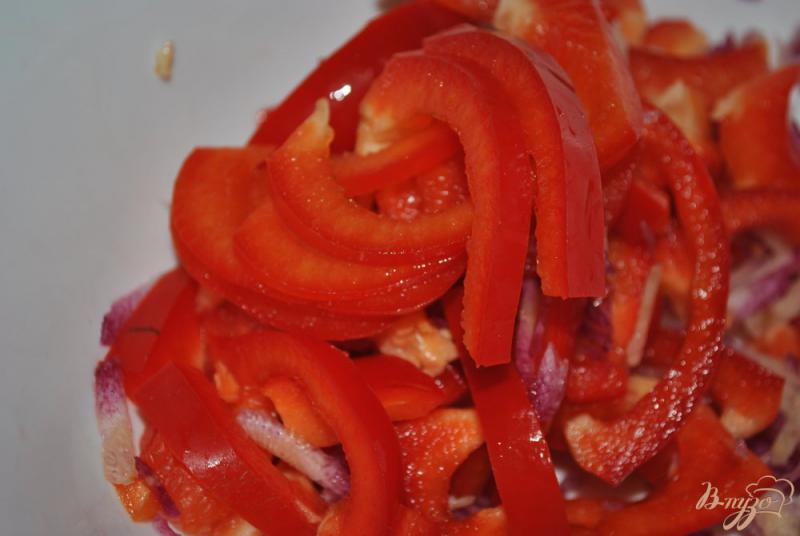 Фото приготовление рецепта: Салат с красной капусты шаг №3
