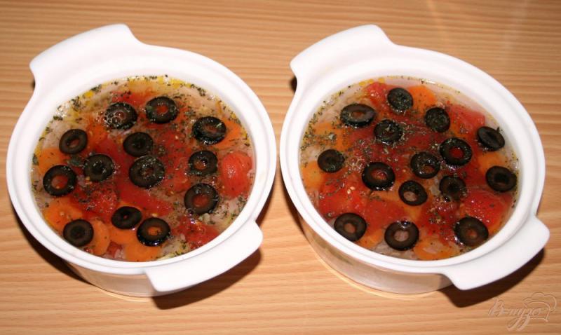 Фото приготовление рецепта: Рис с овощами и маслинами в горшочках шаг №9