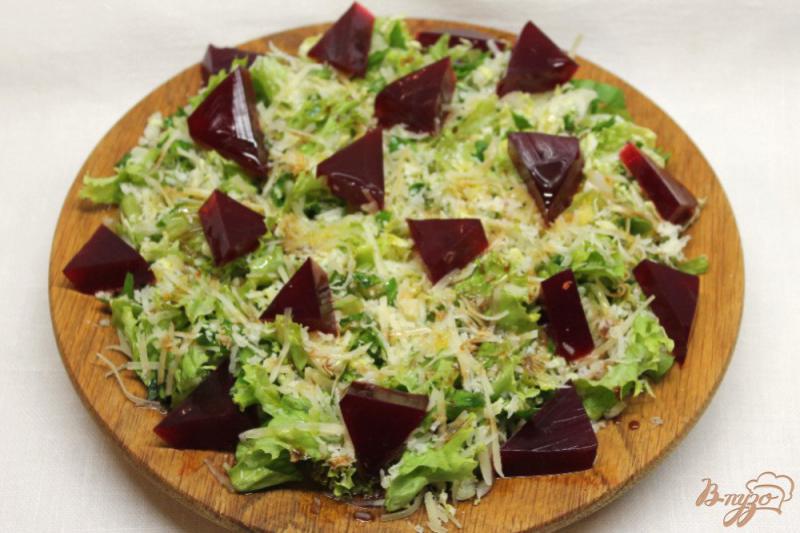 Фото приготовление рецепта: Салат с винным желе и сыром шаг №7