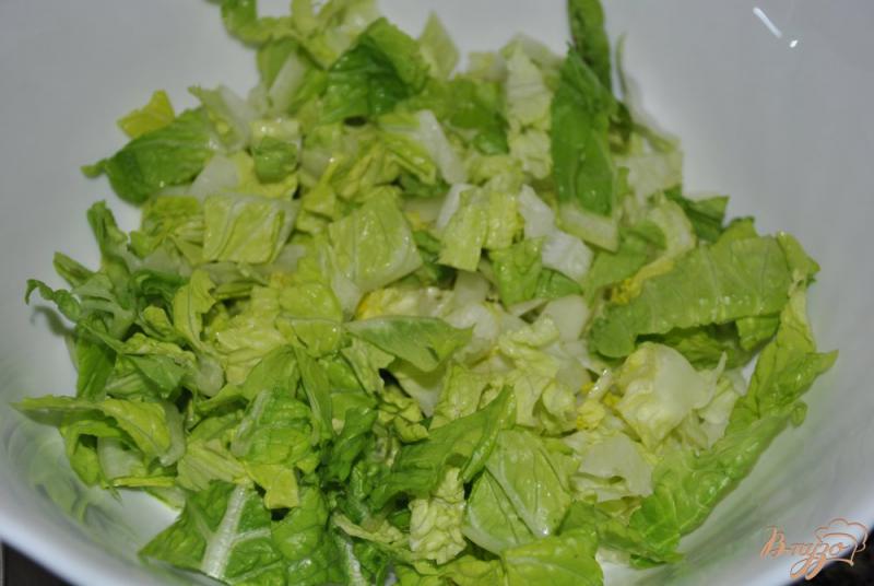 Фото приготовление рецепта: Свежий салат с кориандром и имбирем шаг №1