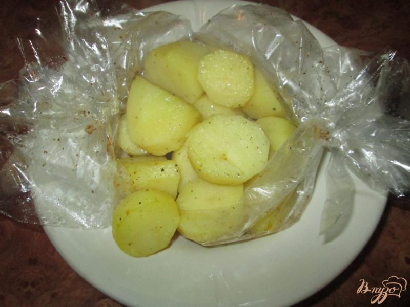 Фото приготовление рецепта: Картошка запеченная в кулинарном рукаве шаг №6