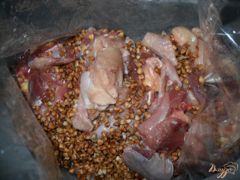 Фото приготовление рецепта: Гречка с курицей в духовке шаг №2