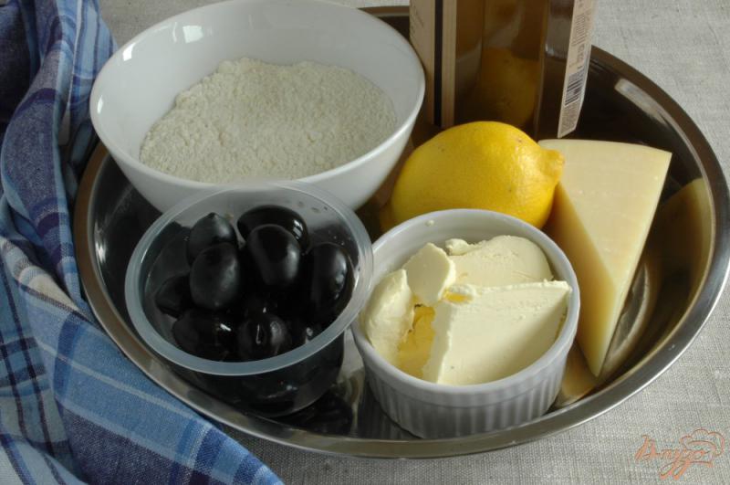 Фото приготовление рецепта: Сырное печенье с маслинами и лимоном шаг №1