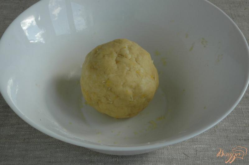 Фото приготовление рецепта: Сырное печенье с маслинами и лимоном шаг №6