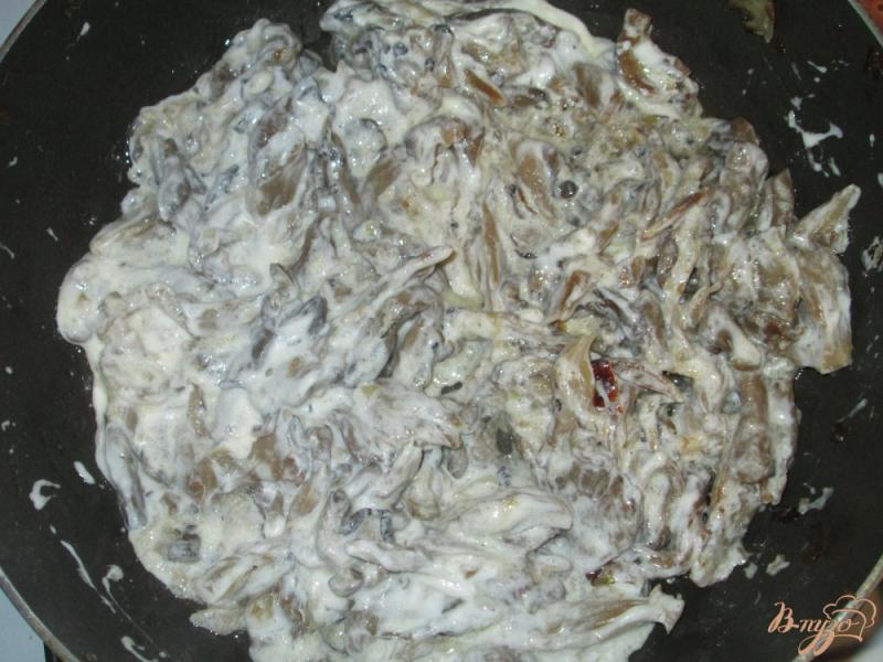 Фото приготовление рецепта: Куриная печень с грибным соусом шаг №2