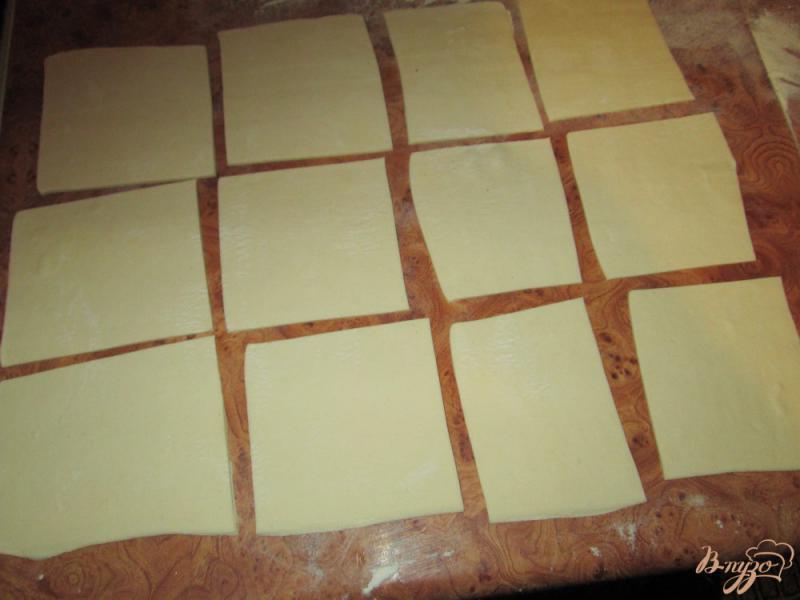 Фото приготовление рецепта: Конвертики из слоеного теста с повидлом шаг №1