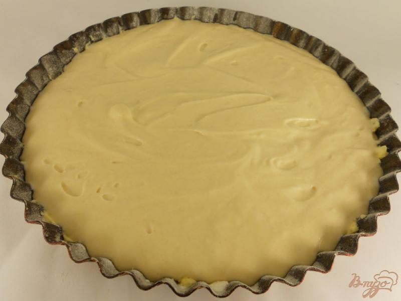Фото приготовление рецепта: Сметанный пирог с яблоками шаг №4