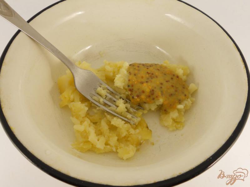 Фото приготовление рецепта: Салат-закуска «Скаген» с копченой сельдью шаг №3