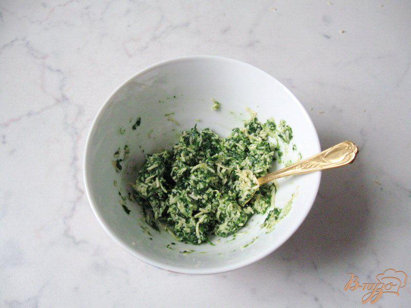Фото приготовление рецепта: Куриная грудка со шпинатом и сыром шаг №3
