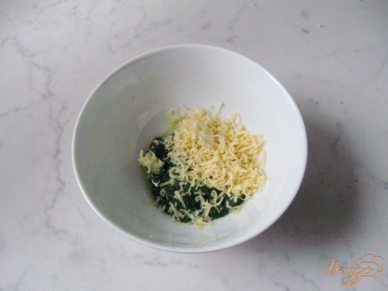 Фото приготовление рецепта: Куриная грудка со шпинатом и сыром шаг №2