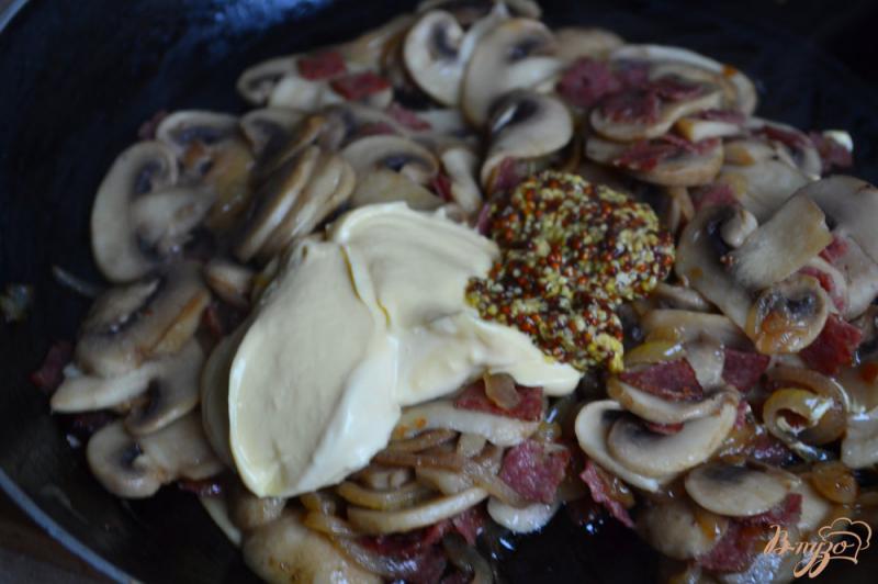 Фото приготовление рецепта: Горячие бутерброды с грибной начинкой шаг №5