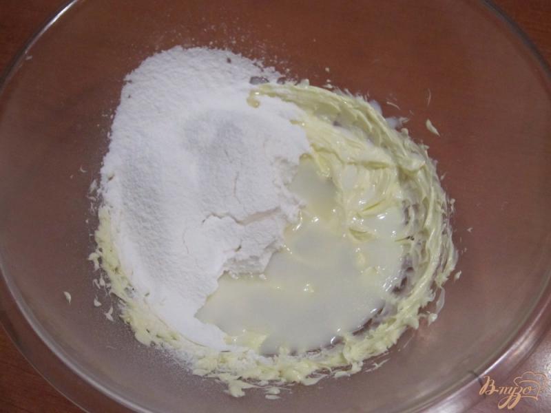 Фото приготовление рецепта: Кексы ванильные с кремом шаг №7