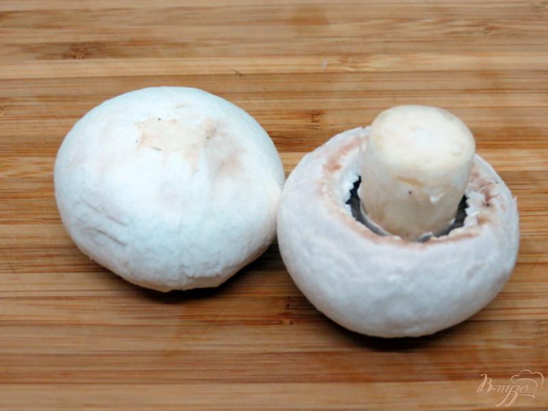 Фото приготовление рецепта: Салат из сардин с грибами шаг №6