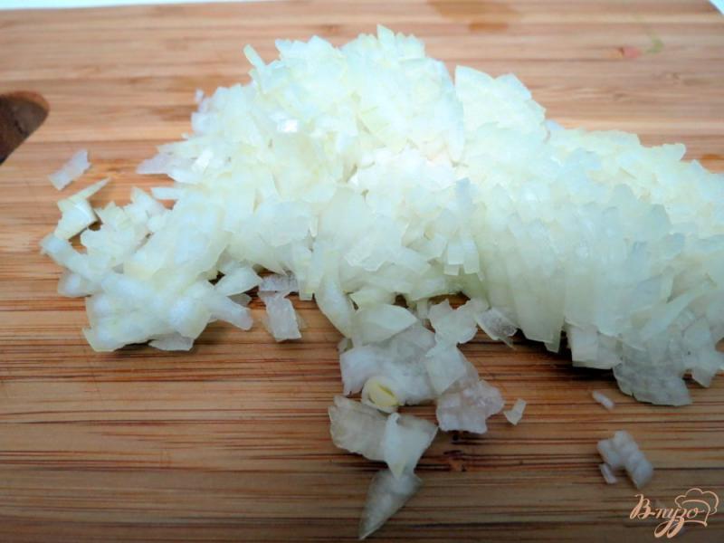 Фото приготовление рецепта: Салат из сардин с грибами шаг №5