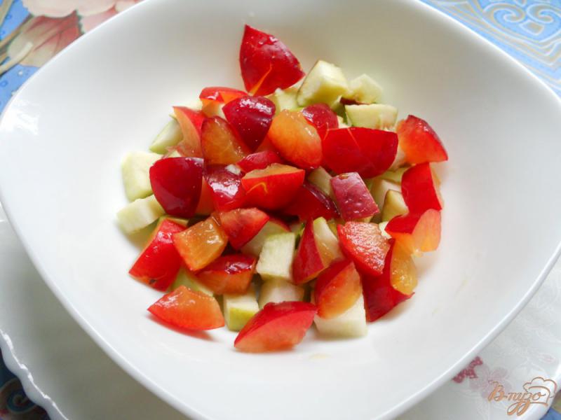 Фото приготовление рецепта: Салат из арбуза и фруктов шаг №2